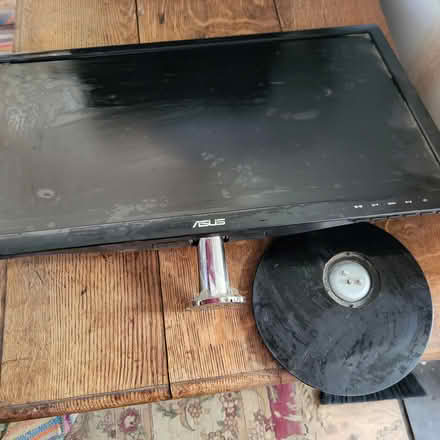 Photo of free Asus screen 24" (Warlingham CR6) #1