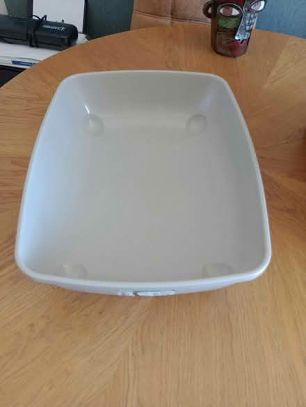 Photo of free Cat litter tray (Park Drive TN34) #1