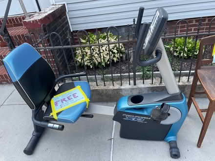 Photo of free Stoop alert! Exercise bike (Astoria) #2