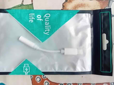 Photo of free IPhone to 3.5ml jack plug adaptor , unopened (Teddington TW11) #1