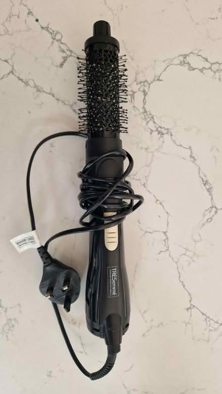 Photo of free Tresemme hair dryer brush (Greenhill S8) #1