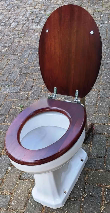 Photo of free Shires Adelphi toilet (Merton OX25) #1