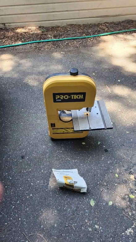 Photo of free 9" light duty band saw (Maple Leaf) #1