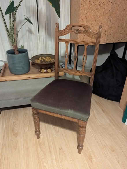 Photo of free 4 antique dining chairs (Deddington OX15) #1