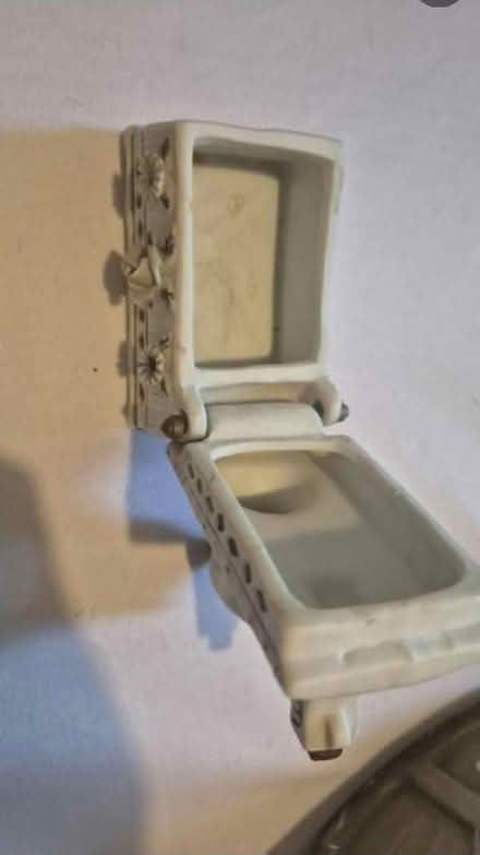 Photo of free Sewing machine ornament (Bellingham SE6) #2