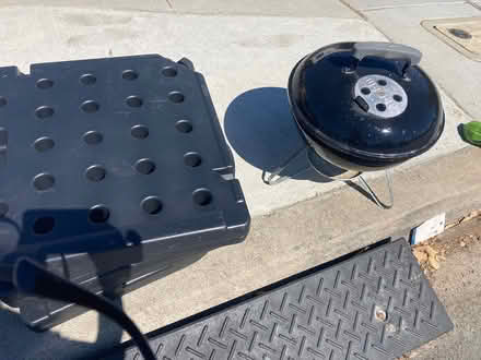 Photo of free Curb alert, tiny Weber grill (Carmel valley Redwood City) #1