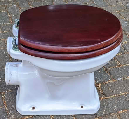 Photo of free Shires Adelphi toilet (Merton OX25) #2