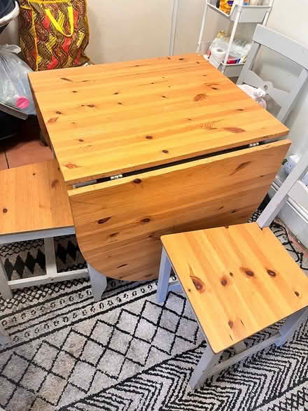 Photo of free Extendable dinning table and chairs (Salisbury road Preston PR1) #1