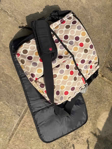 Photo of free Skip-Hop Shoulder Bag/Changing Bag (Horn's Mill SG13) #1