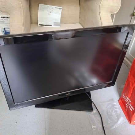 Photo of free 32" flat screen tv with dvd player (Kentish Town West, NW5) #2