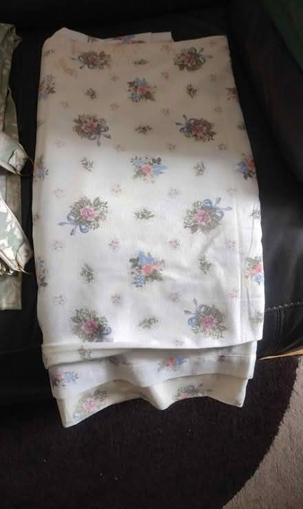 Photo of free Curtains and bedding (KY11 2QB) #3