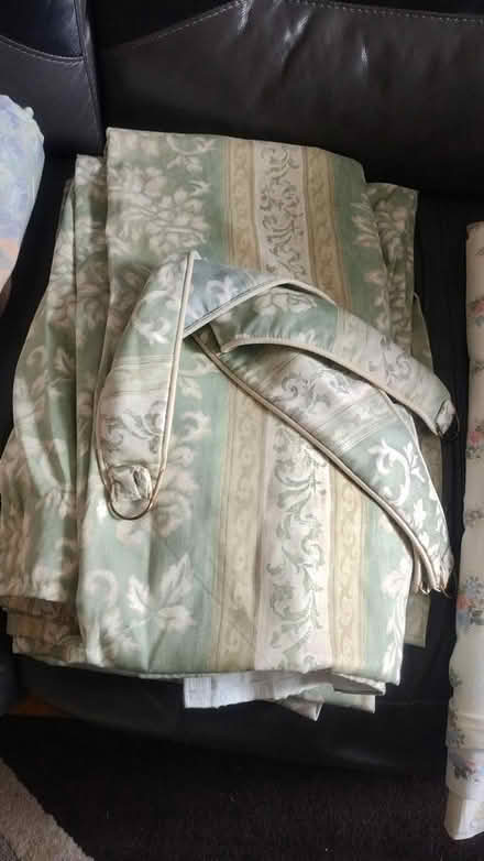 Photo of free Curtains and bedding (KY11 2QB) #1