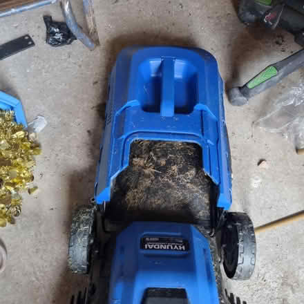 Photo of free Lawn Mower (CV6) #2