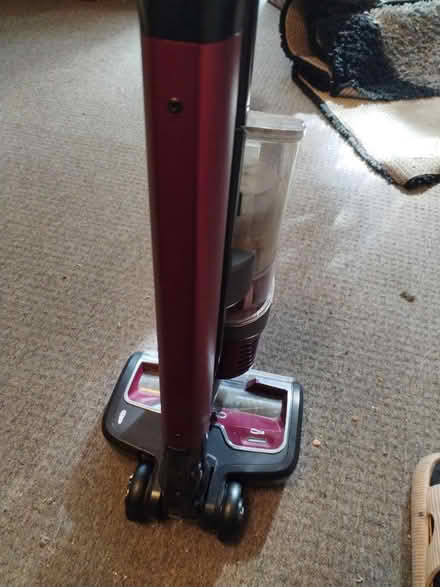 Photo of free Cordless shark vac, not working (SK4 Heaton chapel) #1
