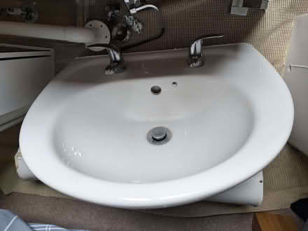 Photo of free Pedestal and basin (City Centre NR2) #1