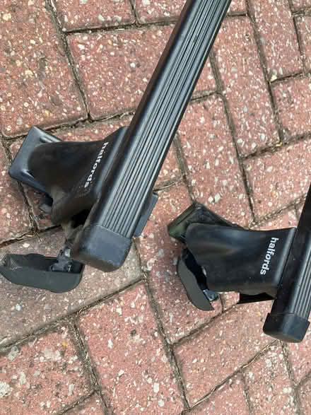 Photo of free Halfords 'square' steel roof bars 120cm (Solihull B91) #4