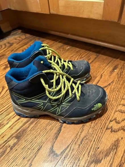 Photo of free Hiking boots, size 5.5 (Los Altos, CA) #1