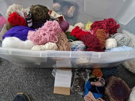 Photo of free Box of various wool (RG4) #1