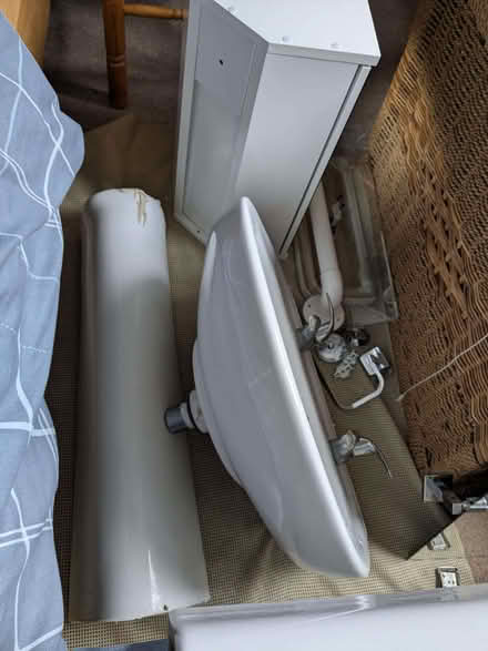 Photo of free Pedestal and basin (City Centre NR2) #2