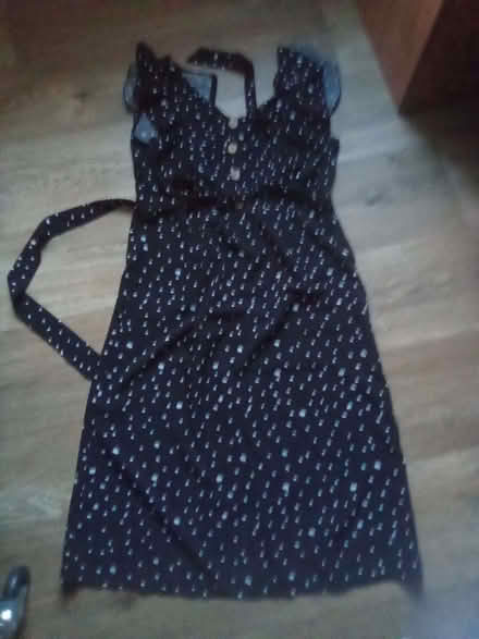 Photo of free Sweet little midi dress vgc zip needs attention UK size 10 (Kennington SE11) #1