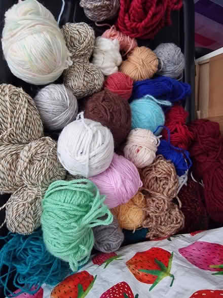 Photo of free Box of various wool (RG4) #2