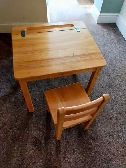 Photo of free Child's desk (CH60) #1