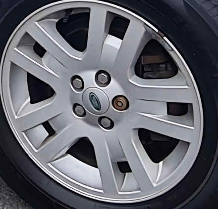 Photo of free Land rover alloys (Didcot OX11) #1