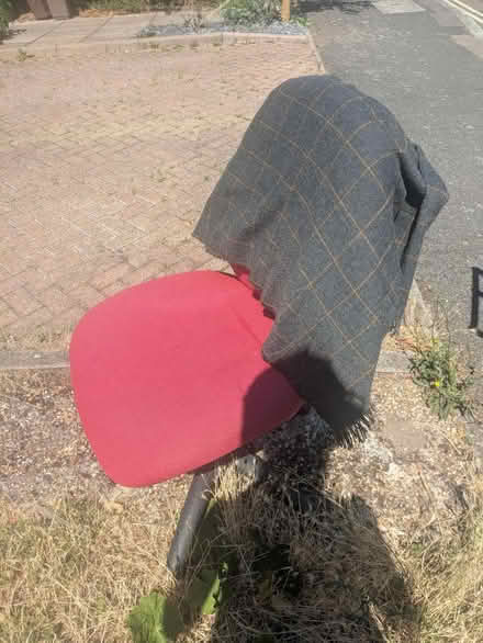 Photo of free Desk chair (SE16) #1