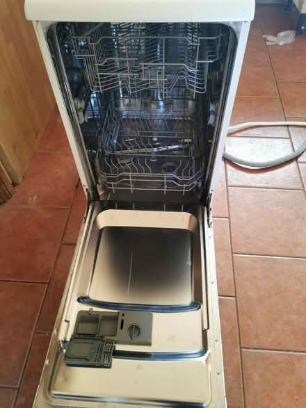 Photo of free Slimline dishwasher (Leominster HR6) #2