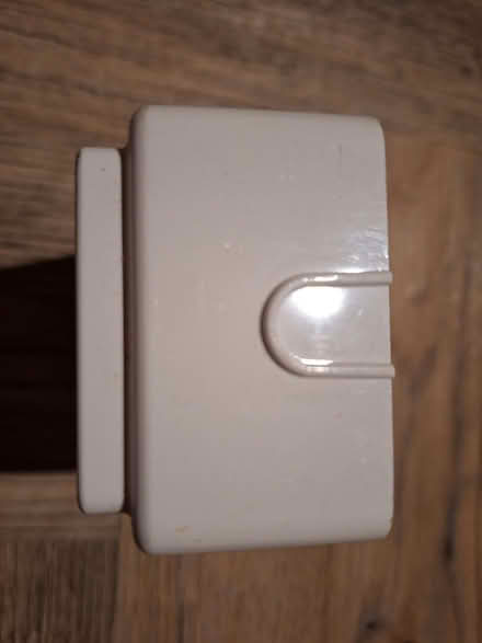 Photo of free 2 gang EU electrical socket (Shinfield RG2) #3