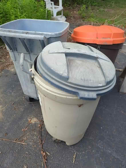Photo of free Trash bins (Duren Ave) #1