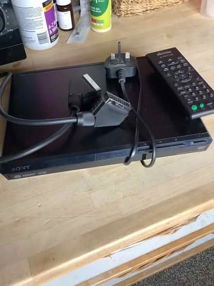 Photo of free DVD player with remote (Gracemount EH17) #1