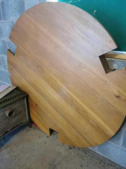 Photo of free Large round solid oak dining table (Leominster HR6) #1