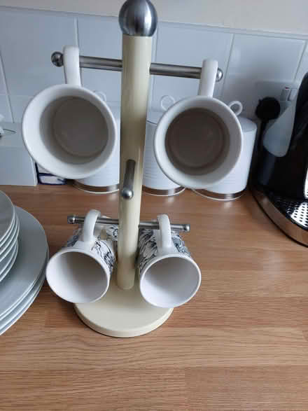 Photo of free 4 mugs and stand (Bilborough NG8) #1
