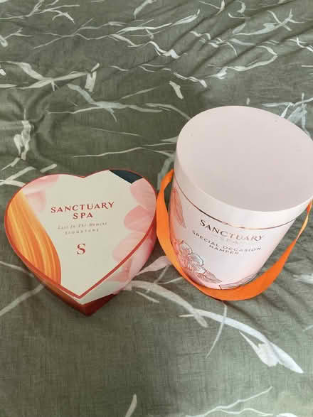 Photo of free Heart shaped box and cylinder shaped (Noctorum CH43) #1