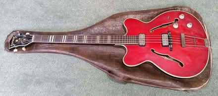 Photo of free Bass guitar (Pont-dôl-goch SY17) #1