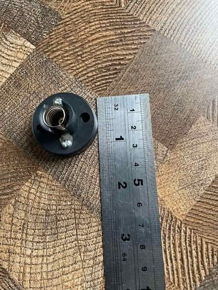 Photo of free small screw in bulb holders x8 (Bishopsworth BS13) #4