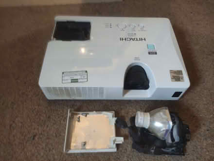 Photo of free Hitachi CP-RX94 projector needing new lamp (Reading West RG1) #1