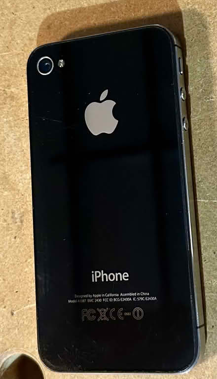 Photo of free iPhone 4s (Deanza Oaks) #2