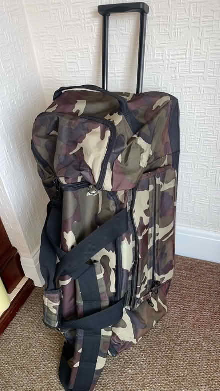 Photo of free Large travel bag with retractable handles, carry straps (Welling DA16) #2