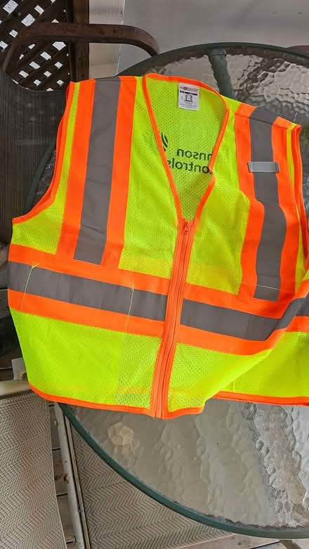 Photo of free High Visibility Vest (K2G 2Y9) #1