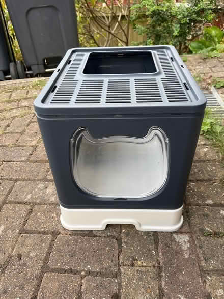 Photo of free New covered litter tray (Kenley CR8) #1