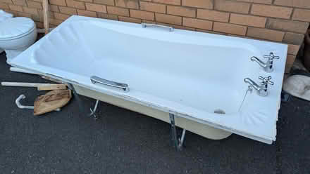 Photo of free White shell design toilet, basin, and bath (Bystock EX8) #3