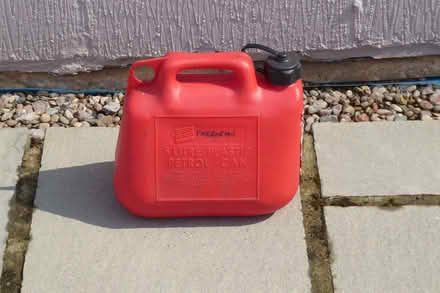 Photo of free plastic petrol can/jerry can (Horsell GU21) #1