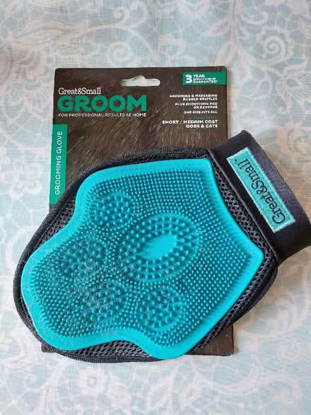 Photo of free Grooming glove for cats/ dogs (New Marston OX3) #1