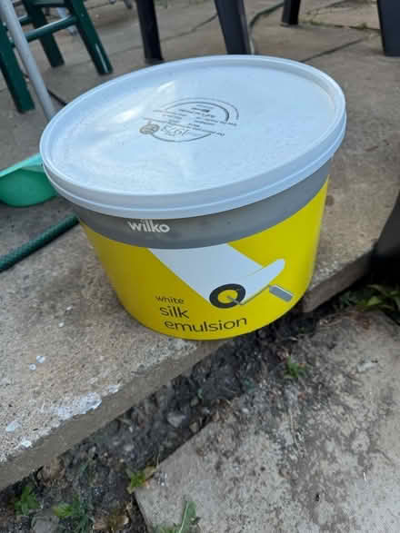 Photo of free White paint (Fox Hollies B28) #1