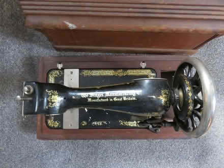 Photo of free Vintage Singer Sewing machine (Hook-a-Gate SY3) #1