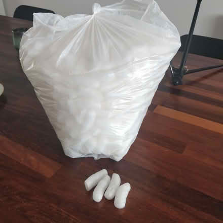 Photo of free Starch Biodegradable Packaging Peanuts (Tupsley HR1) #1