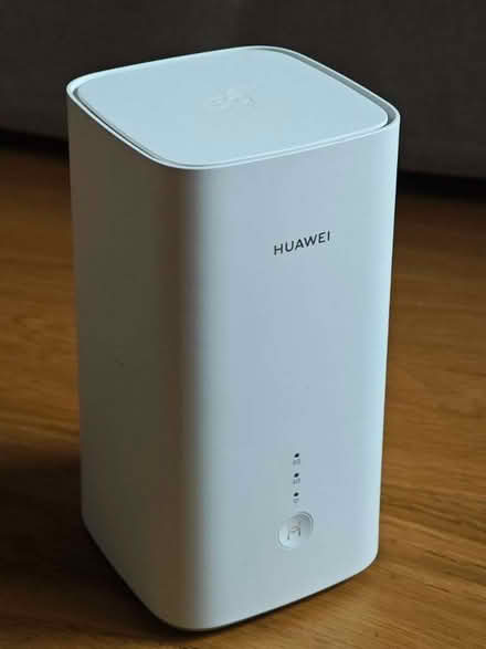 Photo of Huawei WiFi Router (Central Reading RG1) #1