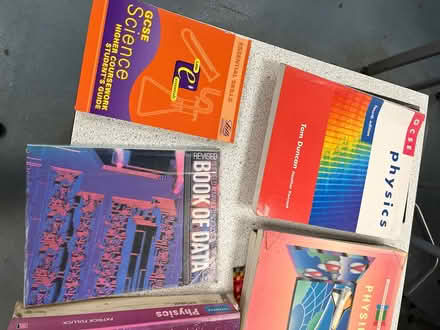 Photo of free Physics books “vintage” (old) (SG4 hitchin) #1
